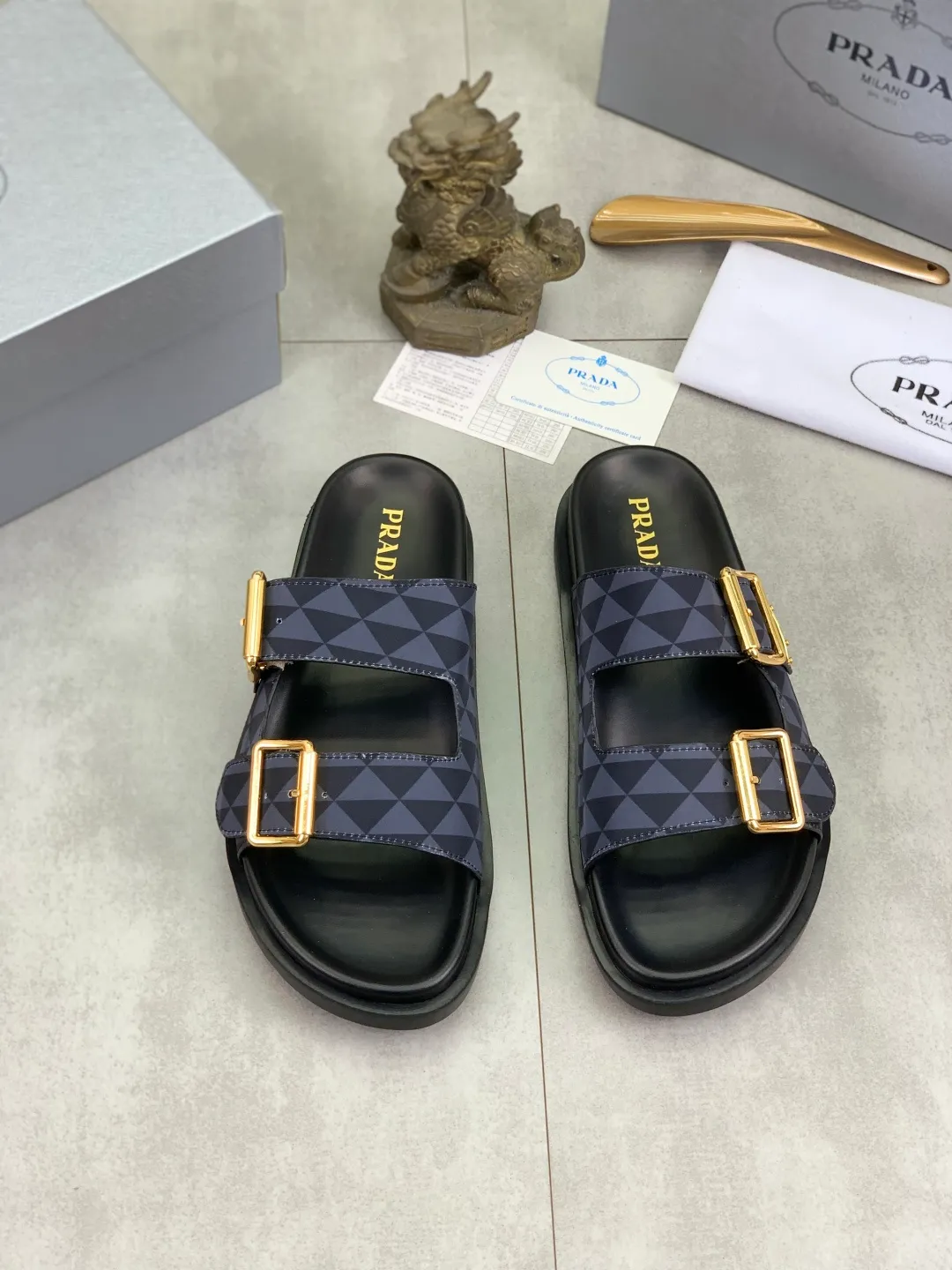Men's shoes 💰P340💰【New style】🎁🎁🎁 PRADA Prada's new casual slippers, original official website, perfect workmanship, transmitting a kind of noble luxury, sublimating its definition of luxury in Prada's high-end extraordinary craftsmanship. Original combination outsole, code number: 38-44 (45 customized) Multiple colors 🉑️ to choose from